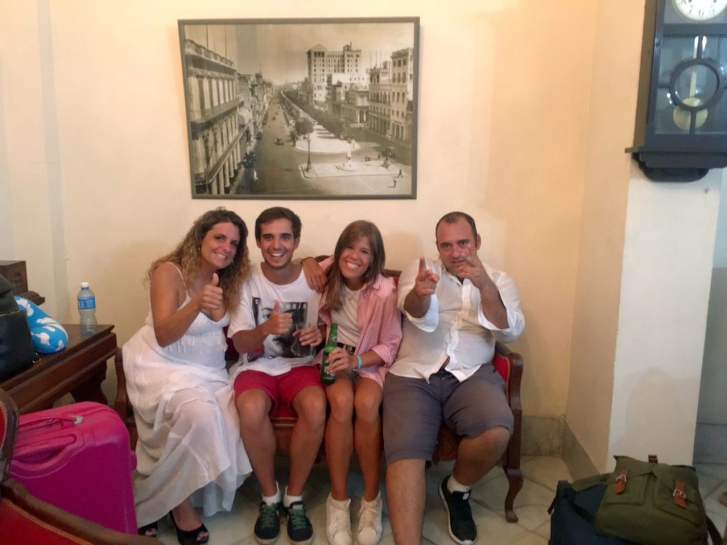 Con Leo y Ángela en su casa de La Habana Con Leo y Ángela pasando momentos increíbles